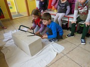 Šroubujeme, zatloukáme, vrtáme a řežeme -polytechnika ve školce